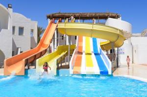 Bazén v ubytování Hotel Meninx Djerba nebo v jeho okolí
