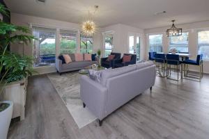 Χώρος καθιστικού στο A Pool With A View