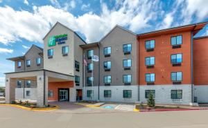 an image of a hotel at Holiday Inn Express & Suites - Dallas Park Central Northeast, an IHG Hotel in Dallas