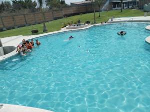 a group of people in a large swimming pool at Quinta Gran Jardin in Tetecalita