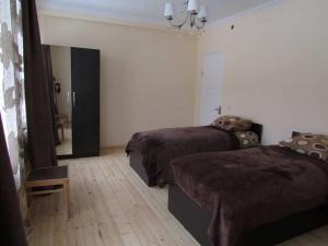 Katil atau katil-katil dalam bilik di Red Stone Guest House