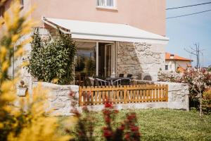 a house with a wooden fence in a yard at Forno House - O Lagar in Vila Praia de Âncora