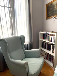 Posezení v ubytování Le Locle : bel appartement chaleureux