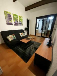 Posedenie v ubytovaní A 8 mn A PIED DES PLAGES APPARTEMENT AVEC PISCINE ET TENNIS