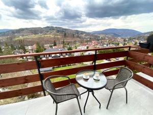 Genel bir dağ manzarası veya konukevinden çekilmiş bir dağ manzarası