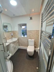 a bathroom with a toilet and a sink at 3 bedroom apartment in Ulverston Cumbria in Ulverston