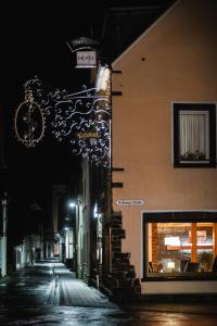 an empty street at night with a building at Mike‘s Mosel Lodge in Treis-Karden