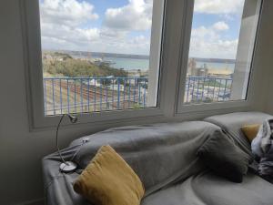 Zdjęcie z galerii obiektu Magnifique appartement dernier étage avec Terrasse en Centre Ville, Vue Mer Panoramique w mieście Brest