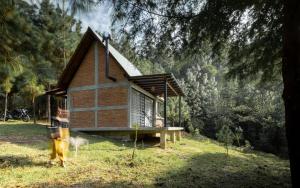 a small house in the middle of a field at Tiny House in San Mateo Río Hondo