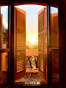 an open window with a view of a balcony at B&B Terrazza Sul Borgo in Mogliano