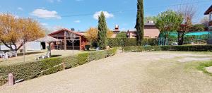 a house with a fence and a yard at Apart hotel Residencial El Puma in Mina Clavero