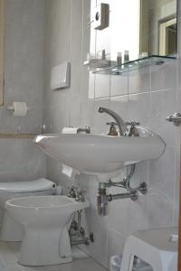 Koupelna v ubytování Hotel Parco Fellini