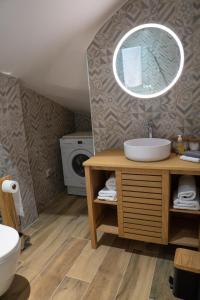 a bathroom with a sink and a mirror at Studio cœur de ville sanary très cosy parking in Sanary-sur-Mer