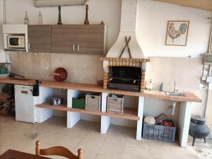 Kuchyň nebo kuchyňský kout v ubytování CASA MOSTEIROS