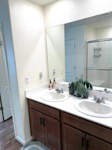 a bathroom with two sinks and a large mirror at #stayRioVista Farmhouse near river- Entire House with RV parking in Rio Vista