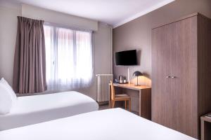 Postel nebo postele na pokoji v ubytování Sure Hotel By Best Western Lorient Centre
