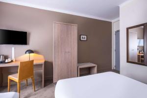Postel nebo postele na pokoji v ubytování Sure Hotel By Best Western Lorient Centre
