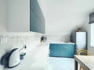 Televízia a/alebo spoločenská miestnosť v ubytovaní Urban Jungle - luksusowy apartment w Gdyni.