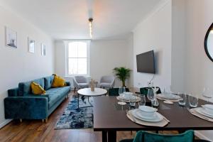 a living room with a blue couch and a table at Marvelous Flat in Earls Court - London in London