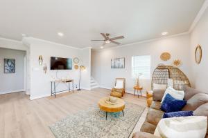 Gallery image of Caisson Modern Beach Cottage in Surfside Beach