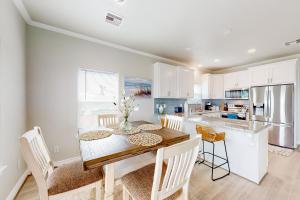 Gallery image of Caisson Modern Beach Cottage in Surfside Beach