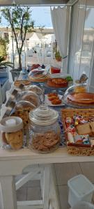 una mesa con muchos tipos diferentes de comida en ella en B&B LA GRAZIA en Trani