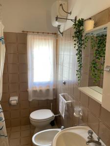 a bathroom with a toilet and a sink at Una mansarda al mare in Pineto