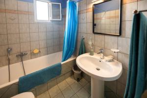Kúpeľňa v ubytovaní Apaggio di Argostoli Apartments - private parking & sea view + 37 fotografií