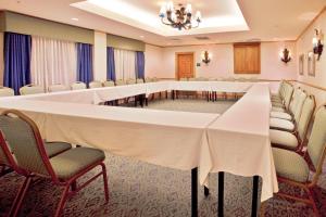 Best Western Plus Orlando Lake Buena Vista South Inn & Suites商务区和/或会议室