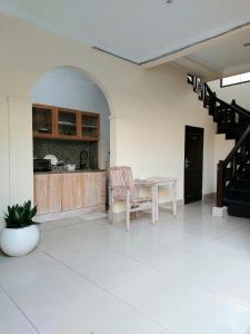 a living room with a table and a kitchen at Radha Bali Hotel in Kuta