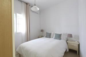 Postel nebo postele na pokoji v ubytování Apartamentos Diaber San Leandro
