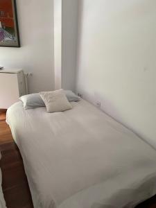 Łóżko lub łóżka w pokoju w obiekcie Lujoso y amplio piso con 5 habitaciones