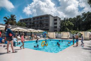 Bazén v ubytování Hotel Tano Guam nebo v jeho okolí