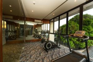 Fitness centrum a/nebo fitness zařízení v ubytování Nata Azana Hotel Solo