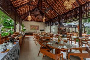 Restaurace v ubytování The Lokha Ubud Resort, Villas & SPA