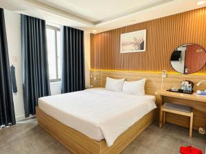 Postel nebo postele na pokoji v ubytování Ngọc Anh Hotel