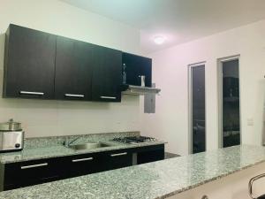 Cucina o angolo cottura di Enjoy a beautiful beach house in Panamá
