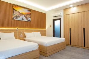 Postel nebo postele na pokoji v ubytování Ngọc Anh Hotel