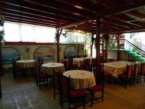 Ресторант или друго място за хранене в Family Hotel Andreev