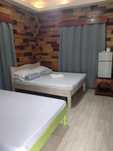 Postel nebo postele na pokoji v ubytování Woodland Inn
