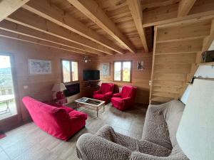 Istumisnurk majutusasutuses Chalet des Monts Dore