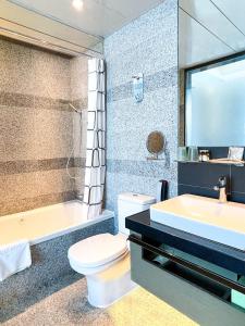 Kopalnica v nastanitvi Hotel Madera Hong Kong