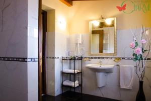 a bathroom with a sink and a mirror at B&B Charme in Sora