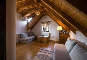 Posezení v ubytování Tagyon Birtok Royal Apartmanház