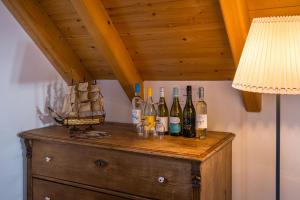 Nápoje v ubytování Tagyon Birtok Royal Apartmanház