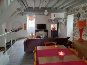 a living room with a couch and a table at Les 2 p'tits loups in Osse-en-Aspe