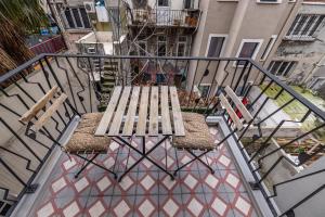 a table and chairs sitting on top of a balcony at Calanthe Residence in Istanbul