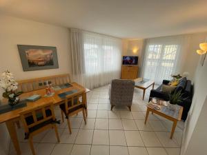 a living room with a table and a couch at Apartment Jette mit Balkon in Zempin