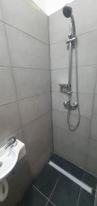 A bathroom at Appartement Belvedere Wien Még 14 kép