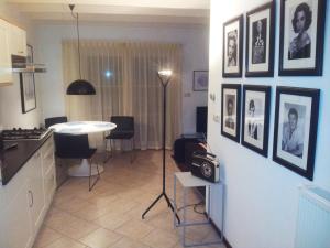 a kitchen with a table and a camera on a wall at Oans Thuus in Ballum